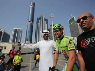 Peter Sagan tento mesiac preteká v Spojených Arabských Emirátoch a Ománe.
