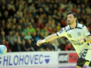 František Zaťko, hádzanár HC Sporta Hlohovec, počas zápasu HC Sporta Hlohovec - Chambéry Savoie Handball.