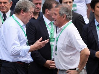 Roy Hodgson (vľavo) a tréner Uruguaja Oscar Tabarez.