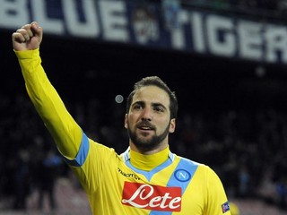 Postupový gól Neapolu strelil Higuaín.