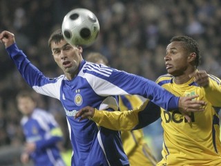 Futbalová liga sa na Ukrajine nehrá a európske pohárové zápasy hrajú kluby v zahraničí.