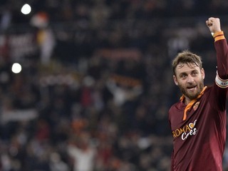 De Rossi dostal za úder protihráča trest a vypadol z nominácie Talianska