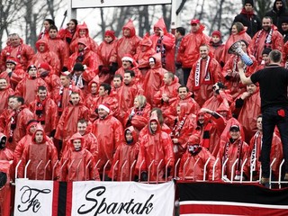 Fanúšikovia Spartaka Trnava počas 19. kola Corgoň ligy v Banskej Bystrici, 30. november 2013.