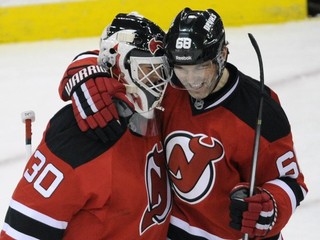 Jaromír Jágr a brankár Martin Brodeur.