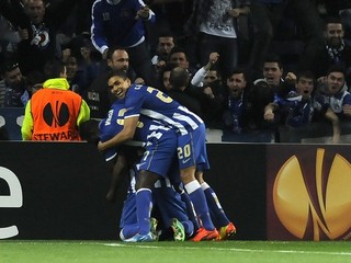 Hráči Porta sa tešia z gólu v sieti Neapolu.