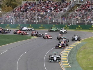 Nico Rosberg išiel v pretekoch hneď do vedenia.