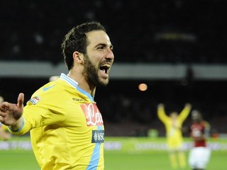 Gonzalo Higuaín rozhodol v prospech Neapolu ďalší zápas.