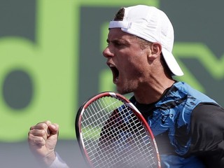 Hewitt sa zaradil k Federerovi a Nadalovi, má 600. výhru