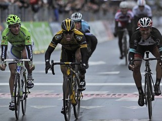 Slovenský cyklista Peter Sagan (vľavo) si prišiel v prestížnych pretekoch Miláno-San Remo  17. marca 2013 na druhom mieste.
