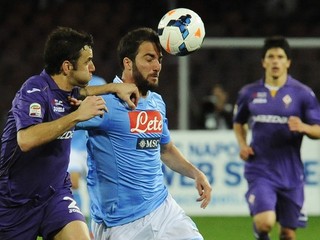 Neapol prehral doma s Fiorentinou 0:1,