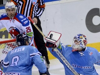 Michal Řepík za bránkou v zápase so Slovanom.