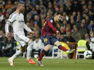 Lionel Messi (vpravo) a Sergio Ramos.