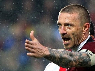 Řepka zavinil góly, polícia vyšetruje stávky