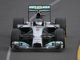 Úvodnú Veľkú cenu sezóny v Austrálii vyhral Nico Rosberg na Mercedese.