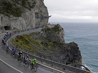 Mezgec tretí raz víťazne v etape Okolo Katalánska