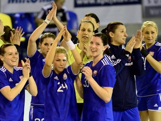 Na snímke radosť hráčok Slovenska po víťazstve 38:17 v zápase 4. kola kvalifikácie ME 2014 v hádzanej žien Slovensko – Fínsko.