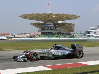Britský pilot formuly 1 Lewis Hamilton na Mercedese.