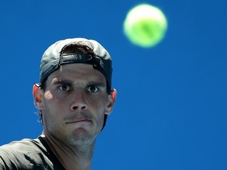 Nadal šomre na rýchle kurty v Melbourne, Federer je spokojný