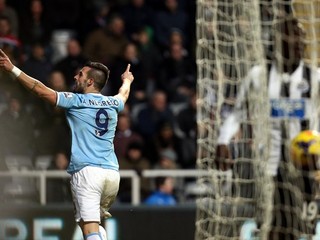 Negredo strelil dva góly.