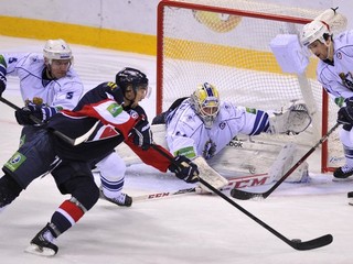 Miroslav Šatan ohrozuje bránku Chabarovska.