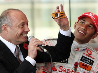 Ron Dennis (vľavo) a Lewis Hamilton ešte vo farbách McLarenu.