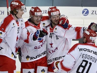 Hráči CSKA zľava Dmitrij Ogurcov, Oleg Saprykin, Alexander Radulov a Fedor Fedorov.