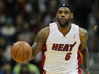 LeBron James je tvárou firiem Coca-Cola, Nike, Upper Deck, Dunkin'Donuts či Samsung.