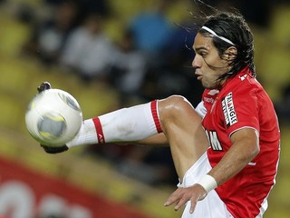 Falcao nedohral, z ihriska ho odniesli na nosidlách
