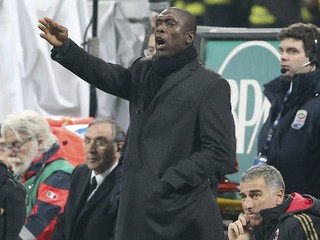 Nový tréner AC Clarence Seedorf proti Udinese so svojím tímom neuspel.