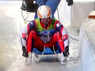 Slovenský sánkar Jozef Ninis  v cieli  svojej jazdy na XXI. zimných Olympijských hrách Vancouver 2010 14. februára 2010.