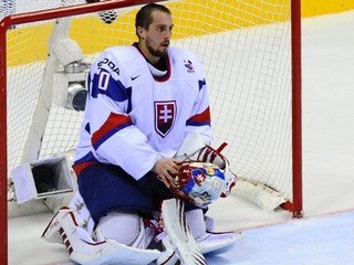 Jaroslav Halák počas zápasu Česko - Slovensko na majstrovstvách sveta 2011 v Bratislave.