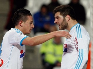 Góly domácich strelili Gignac a Thauvin.