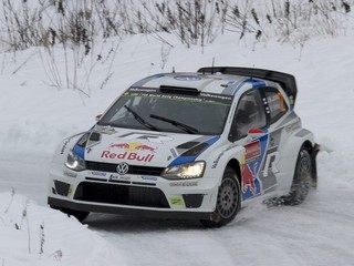 Fínsky jazdec Jari-Matti Latvala na Volkswagene.