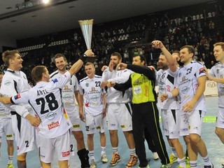Radosť hádzanárov Tatran Prešov po víťazstve vo finále Slovenského pohára v hádzanej mužov, 3. marec 2013.