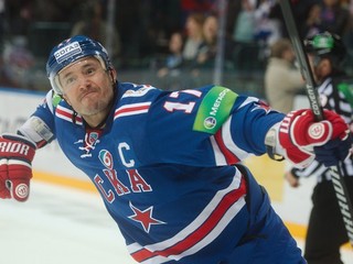 Iľja Kovaľčuk je najlepšie zarábajúcim hráčom KHL. Ako kapitán chce Petrohrad doviesť k premiérovému titulu v KHL.