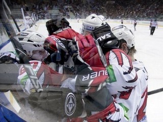 V KHL sa hrá osem zápasov.