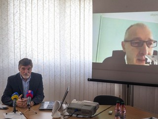 Na snímke prezident Slovenskej volejbalovej federácie Ľubor Halanda (vľavo) a Flavio Gulinelli.