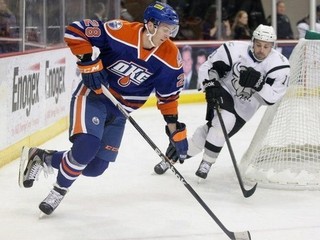 Urastený Martin Marinčin (192 cm) hral na farme Edmontonu v Oklahome.