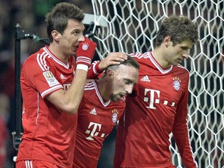 Ribéry (v strede) strelil dva góly.