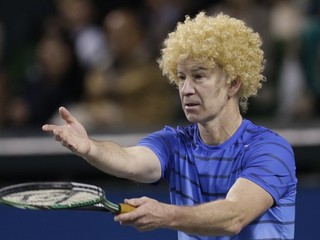 John McEnroe na exhibícii v Tokiu.