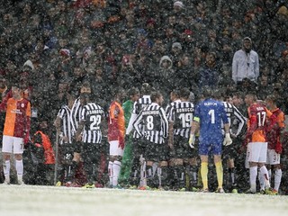 Zápas Galatasaray - Juventus pre husté sneženie nedohrali