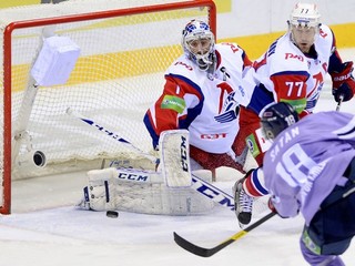 Miroslav Šatan strieľa druhý gól Jarosľavľu.