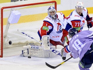 Slovan aj vďaka dvom gólom Šatana porazil v nedeľu Jarosľavľ 5:3, teraz naňho stráca 14 bodov.