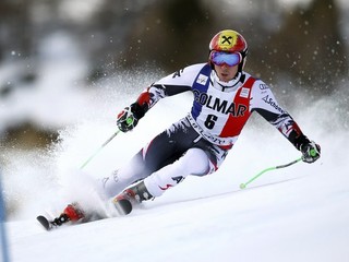 Rakúšan Hirscher ovládol obrovský slalom vo Val d´Isere