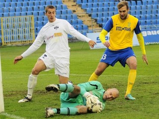 Škutka celkom vpravo ešte v drese Košíc.