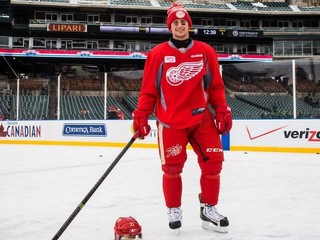 Slovák Tomáš Jurčo už v Detroite nastupuje pravidelne. Zahrá si zrejme aj zápas na otvorenom štadióne.