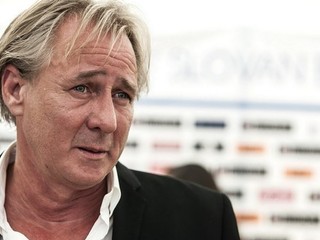 Ivan Kmotrík (54) je jedným z najvplyvnejších slovenských podnikateľov. Patrí mu výrobca obalov Grafobal, tlačiarne, televízia TA3, ale napríklad aj golfový rezort v Skalici. Je majiteľom futbalového klubu ŠK Slovan Bratislava.