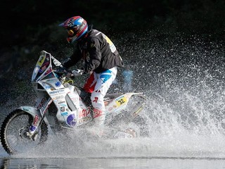 Ivan Jakeš na trati Dakaru minulý rok, odtedy už vymenil motorku.