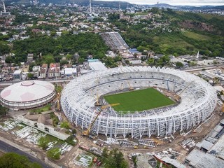 Príprava pred šampionátom nefinišuje len v Brazílii, posily zháňajú aj v Kamerune.
