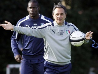 Cesare Prandelli uvažuje nad odchodom od talianskej reprezentácie.